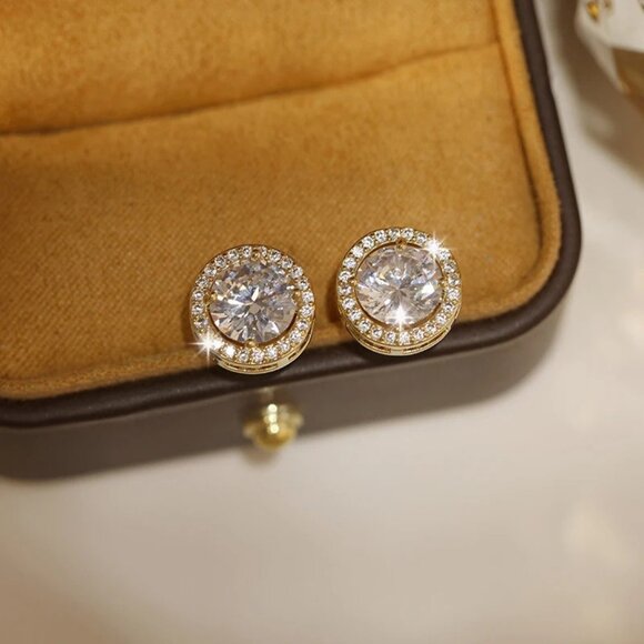 ๐ 2.50 Carat Halo Diamond Earring Studs, 18K Yellow Gold Hypoallergenic ๐ - Picture 5 of 6